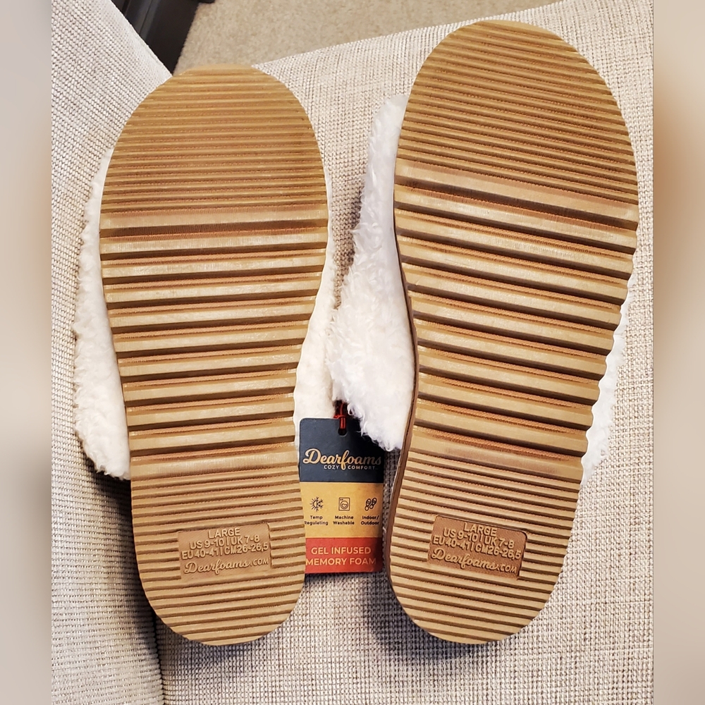 Dearfoams Slippers memory foam, brand new with tags. Sz 9/10 so plush. Cream - Picture 2 of 5
